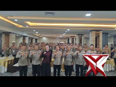 BD 15. &ldquo;Bimtek Public Speaking Tingkatkan Kemampuan Komunikasi Bhabinkamtibmas&rdquo;?????