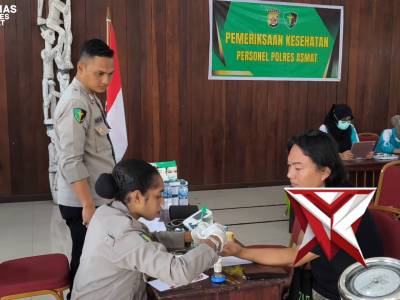 Pemeriksaan kesehatan anggota Polres Asmat