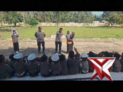 Kunjungan edukatif dari TK Islam Darul quran di Polsek Pedamaran timur