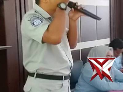 POLICE GO TO SCHOOL
