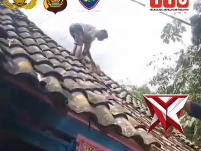 YH 12. Bhabinkamtibmas Dampingi Survey Bedah Rumah HUT Bhayangkara