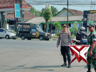 Pengawalan sekaligus pengamanan massa aksi yang demo ke pemkab malang