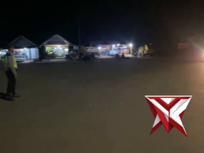 Patroli kamtibmas di simpang 4 JLS Bantur oleh personel Polsek Bantur