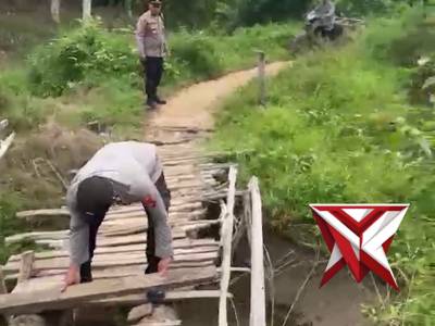 Pembangunan jembatan merah-putih Polsek Mesuji Raya