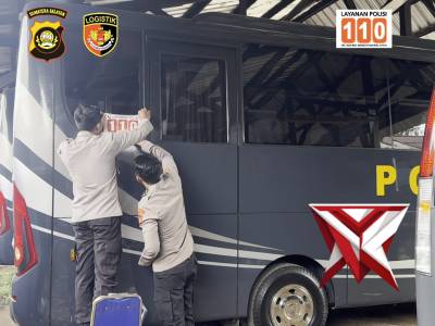 PEMASANGAN STIKER LOGO LAYANAN POLISI 110
