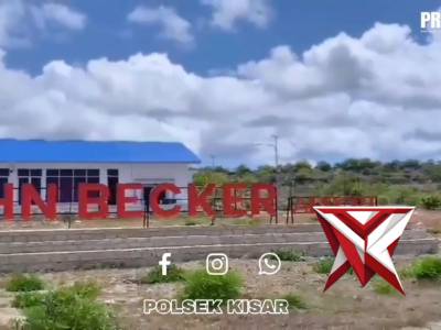 Personil polsek kisar laksanakan pengamanan pada bandar udara john becker kisar