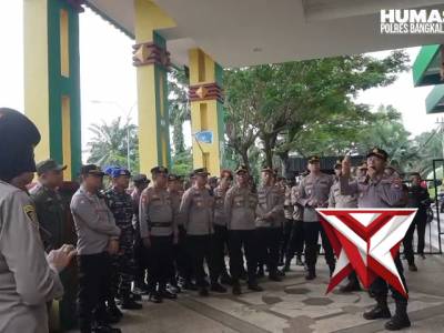 PENGAMANAN PERTANDINGAN SEPAK BOLA BRI LIGA 1 ANTARA MADURA UNITED FC VS PSM MAKASSAR