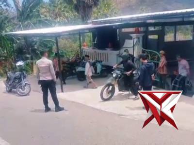 personil polsek kisar laksanakan Pengamanan ibadah sholat jumat