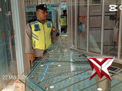 Personil Polsek Kejobong melaksanakan pengamanan objek vital toko emas - PoliceTube