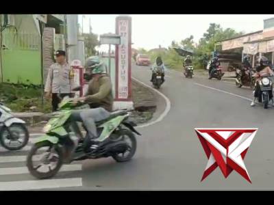 Pelaksanaan strong point pagi di simpang 4 SMA N 1 OKU oleh personel Polsek Baturaja Timur