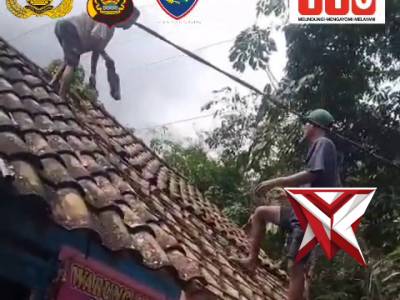 AJ 16. Bhabinkamtibmas Dampingi Survey Bedah Rumah HUT Bhayangkara