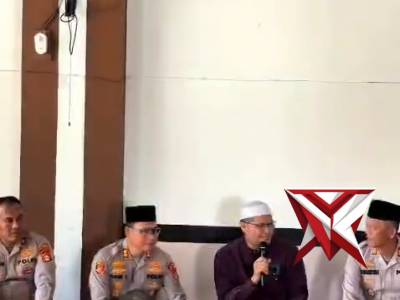 Giat Silaturahmi Kapolres OKU TIMUR Ke Ponpes Da'rul Qur'an  Wal hadist dalam Rangka Hut Bhayangkara