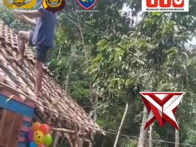 AS 8. Bhabinkamtibmas Dampingi Survey Bedah Rumah HUT Bhayangkara