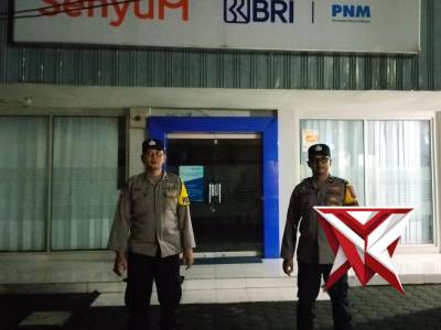 PATROLI RUTIN MALAM HARI POLSEK YOSOWILANGUN - PoliceTube