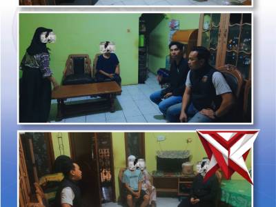 Personel Polsek Tebet melakukan pengecekan tempat kejadian perkara (TKP) terkait laporan masyarakat