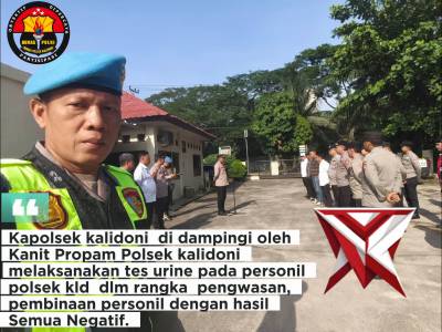 Kapolsek kalidoni  di dampingi oleh Kanit Propam Polsek kalidoni melaksanakan tes urine