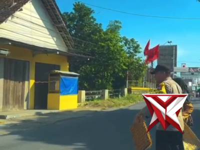 Kepedulian terhadap masyarakat ditunjukkan oleh personel Polsek Wates Polres Kediri - PoliceTube