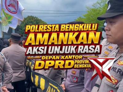 Polrest Bengkulu melaksanakan pengamanan penyampaian  aspirasi di depan Kantor DPRD Provinsi Bengkul