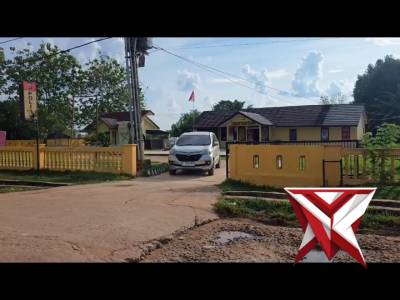 Personil Polsek Tulung Selapan Polres OKI melaksanakan Kegiatan pemberian Bansos kepada masyarakat y