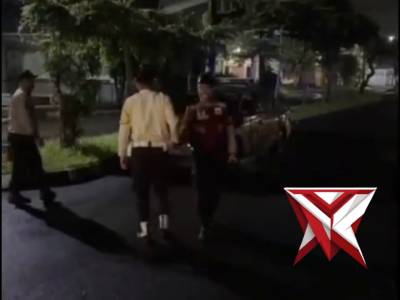 Personel Unit Turjawali Sat Samapta Polres Cimahi melaksanakan Patroli antisipasi Curas, Curat & Cur