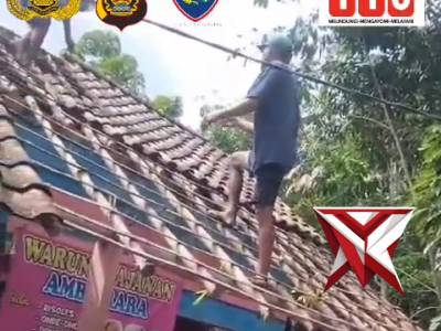 BDH 3. Bhabinkamtibmas Dampingi Survey Bedah Rumah HUT Bhayangkara