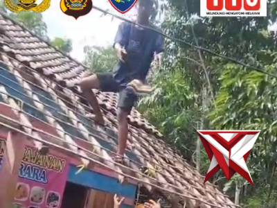 AB 17. Bhabinkamtibmas Dampingi Survey Bedah Rumah HUT Bhayangkara
