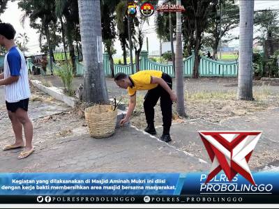 Jum'at Bersih Polres Probolinggo Di Masjid Aminah Mukri Kraksaan
