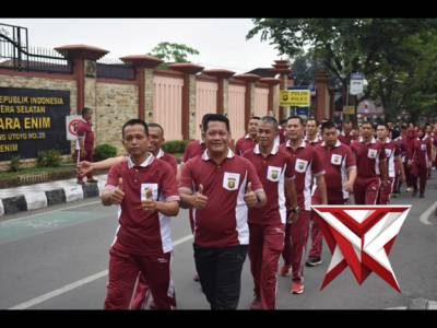 Kegiatan apel pagi personel Polres Muara Enim dilaksanakan sebagai bentuk kesiapan dan kedisiplinan