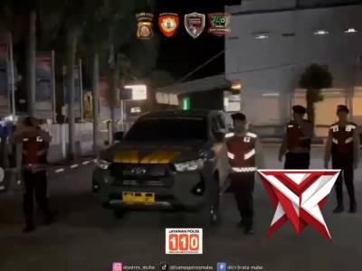 Pers Sat  Samapta polres muba Melaksanakan Patroli dialogis