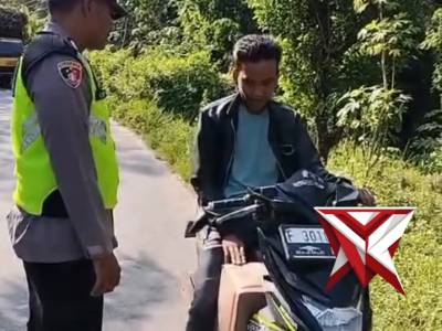 Polsek Semendawai suku III melakukan giat patroli KRYD disertai himbauan tertib berlalu lintas