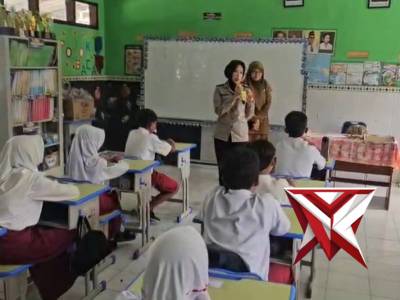 PANIT BINMAS BERIKAN PENYULUHAN di SDN SUMBERSARI 04 KECAMATAN SUMBERSARI, JEMBER.
