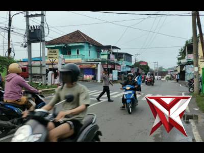 GIAT STRONG POINT DAN PENGATURAN LALU LINTAS PERSONIL POLSEK BATURAJA TIMUR