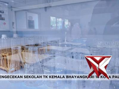 Irjen Pol Endi Sutendi bersama Ny Maulida Endi Sutendi meninjau TK Kemala Bhayangkari 16