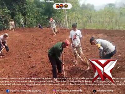 Bhabinkamtibmas Desa Drawati  Bersama Warga Laksanakan Kerja Bakti