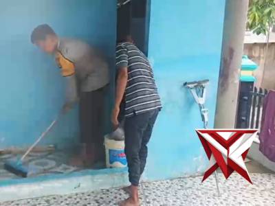 Kevin Bhabinkamtibmas Polsek Rambang Niru Briptu Jacky Anggara bersama dengan ketua Masjid Amsor