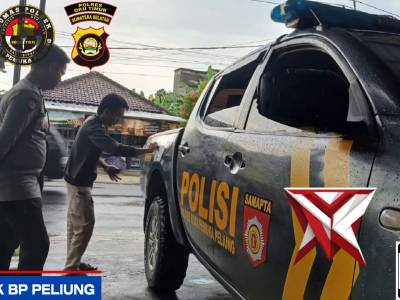 PEMASANGAN STICKER 
LAYANAN POLISI 110
DI KENDARAAN DINAS POLSEK BP.PELIUNG