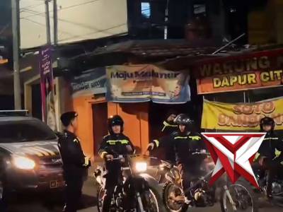 Personel Patroli Perintis Presisi Polres Cimahi yang dipimpin oleh Kanit Pamobvit - Ipda Heriandani. - PoliceTube