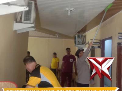 BZ 8. Kegiatan pembersihan Mako dan ruang Bhayangkari  dalam rangka Belida Asri.