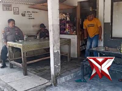 BHABIN POLSEK BALONGPANGGANG PATROLI SAMBANG DESA - PoliceTube