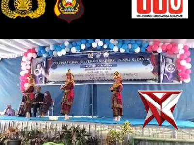 TI 12. Bhabinkamtibmas hadir dalam acara pelepasan dan penyerahan kembali siswa/siswi kelas IX SMP N - PoliceTube
