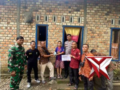 Mi 7
Bhabinkamtibmas Polsek Tanjung Agung melakukan sambang ke warga desa binaan