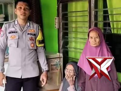 Pelaksanaan gotong royong pembongkaran rumah di Desa Lubuk Emplas dilakukan oleh Bhabinkamtibmas, Ba - PoliceTube