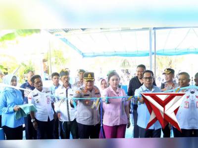 Polri melalui Polres Buton meresmikan Satuan Pelayanan Pemenuhan Gizi (SPPG) Polri Polres Buton di D - PoliceTube