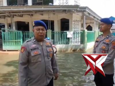 Sat Polairud Polresta Banjarmasin Laksanakan Pengamanan dan Pemantauan Debit Air Dampak Banjir Rob