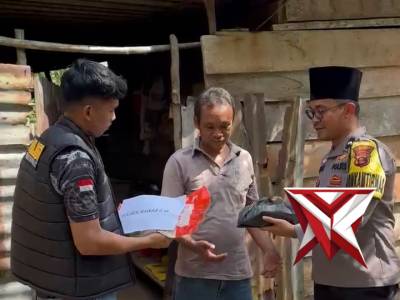 BHABINKAMTIBMAS POLSEK RAWAS ILIR MELAKSANAKAN KEGIATAN BERBAGI SEMBAKO KEPADA MASYARAKAT - PoliceTube