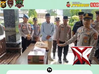 Berbagi rezeki, berbagi senyuman. Polisi sahabat masyarakat