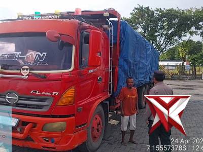 Giat penyekatan jam operasional kendaraan truk di area Pelabuhan Gresik