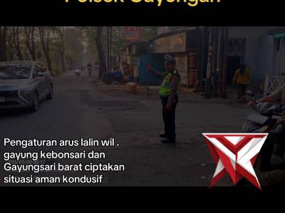 Polsek Gayungan mengatur arus lalulintas wilayah gayungan kebonsari dan gayungsari barat