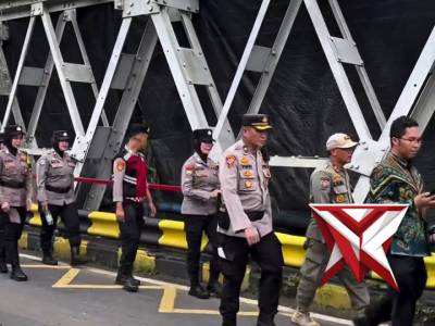 Pengamanan Konstatering Jembatan Way Kandis, Kota Agung Timur Personel Polres Tanggamus
