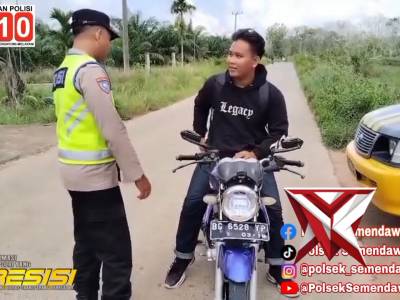 Polsek Semendawai Suku III melakukan giat patroli KRYD disertai himbauan tertib berlalu lintas